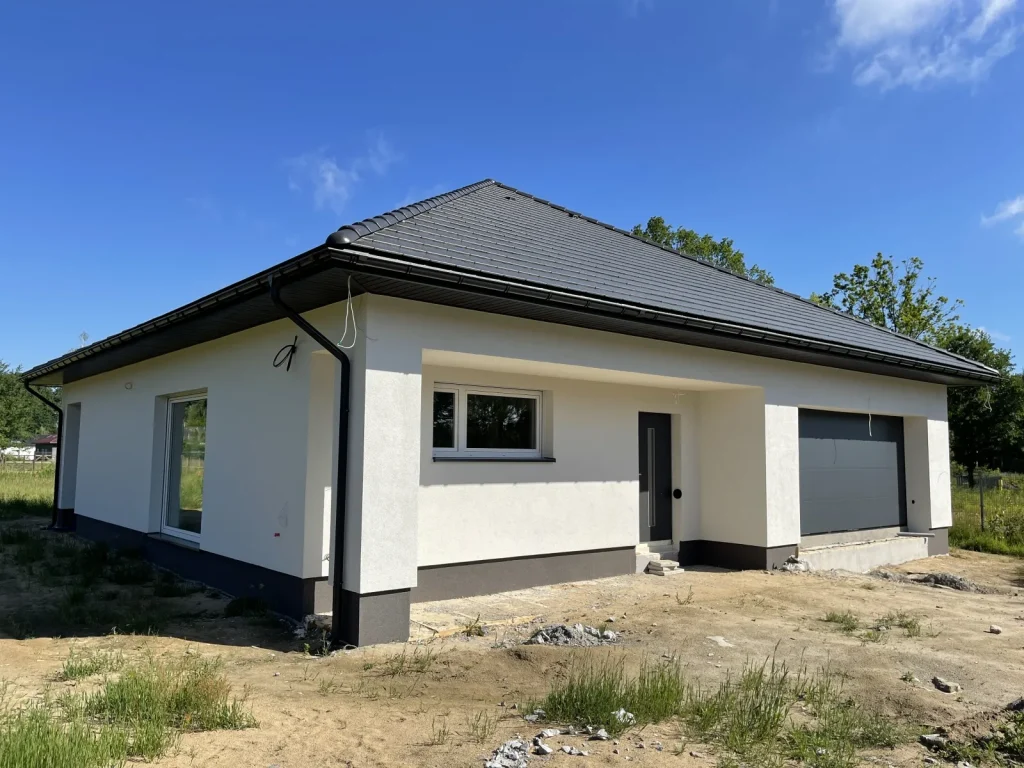 Energy-efficient single-storey house- envelope roof-garage