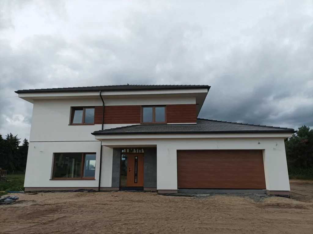 Energy-efficient two-storey house with envelope roof and garage