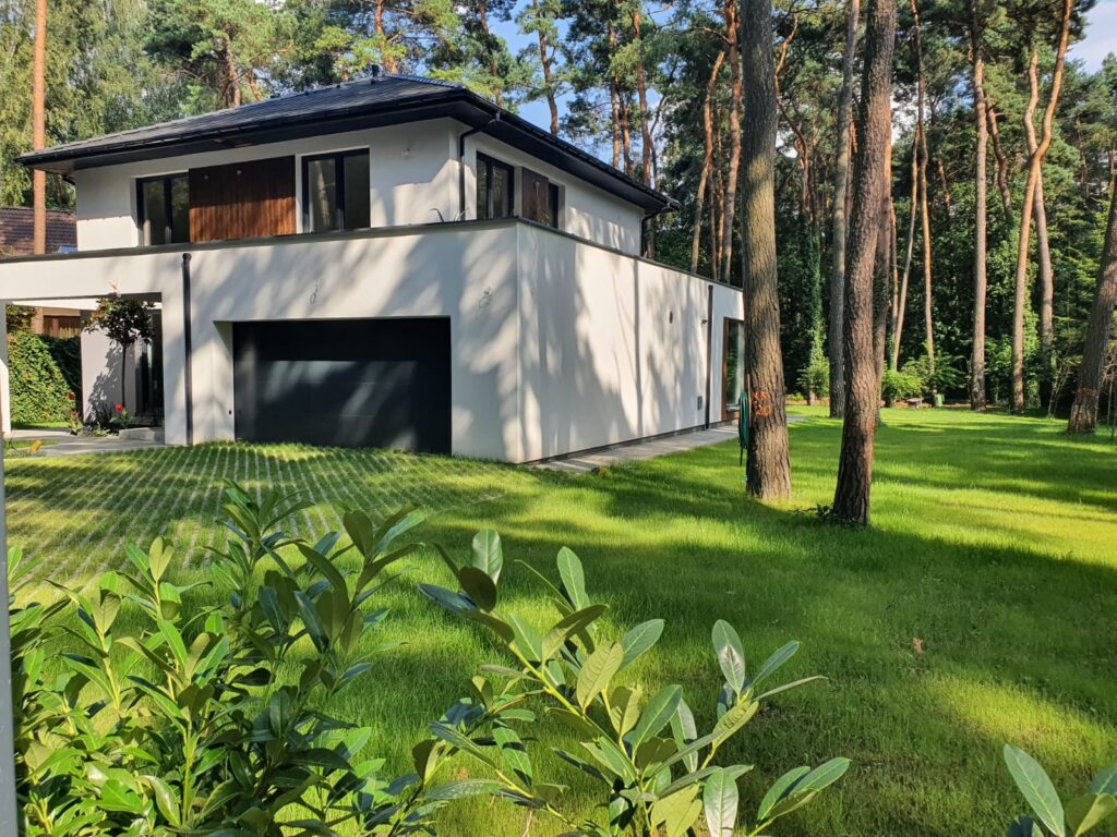 Energy-efficient two-storey house with envelope roof and garage